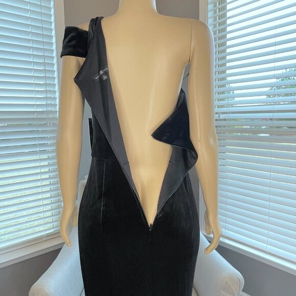 Betsy & Adam Long Velvet Sleeveless One Cold Shoulder Stretch Sheath Gown NWT - Picture 7 of 12